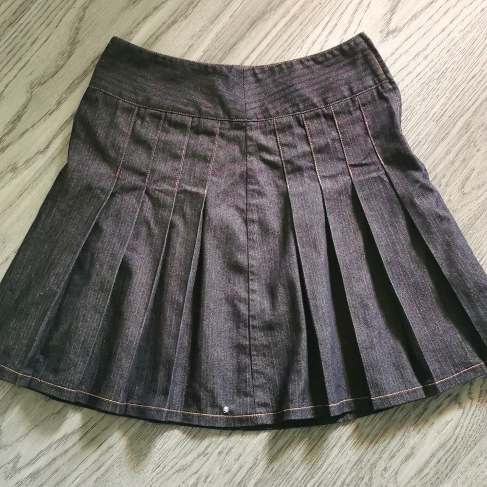 San Francisco mini pleated black denim skirt. - Picture 3 of 4
